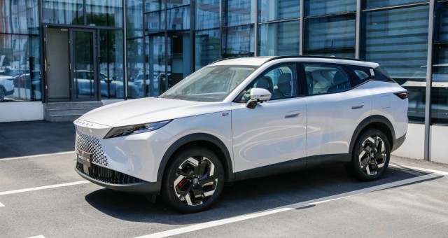 Omoda C7 'rục rịch' ra mắt Việt Nam: Có cả bản máy xăng và hybrid, thêm công nghệ đỗ xe tự động
